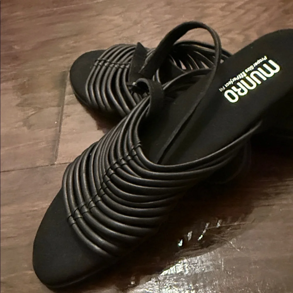 NEW NWT Munro Celia Black Strappy Sandals size 7.5